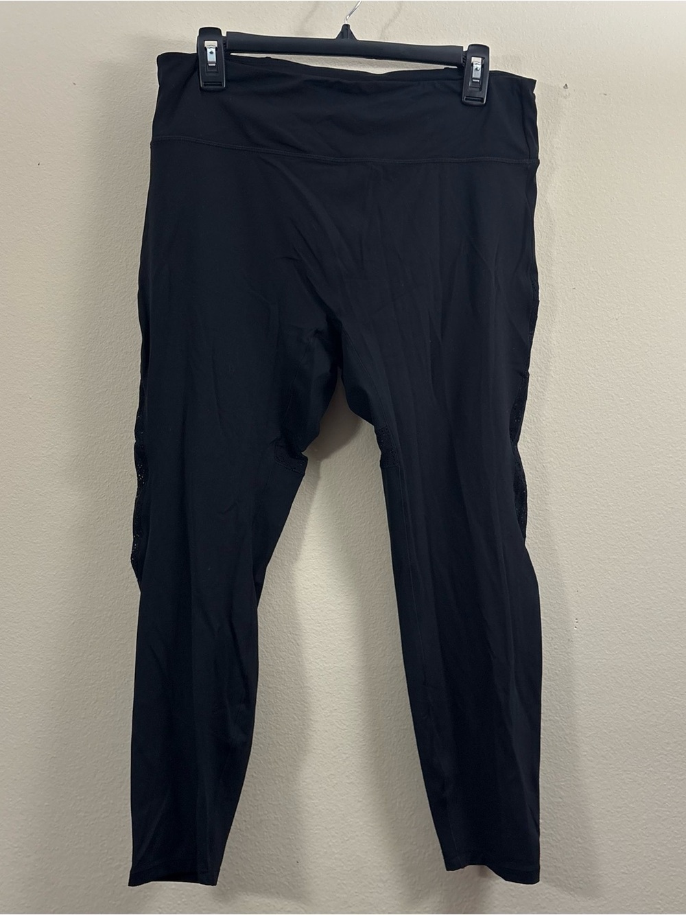 Halara Black High Waisted Side Pocket softly zero lace detail 7/8 Leggings XL
